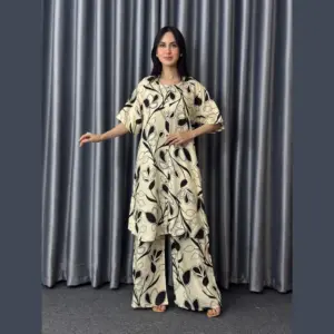 ক্রিম ও ব্ল্যাক অ্যাবস্ট্রাক্ট লিফ প্রিন্ট